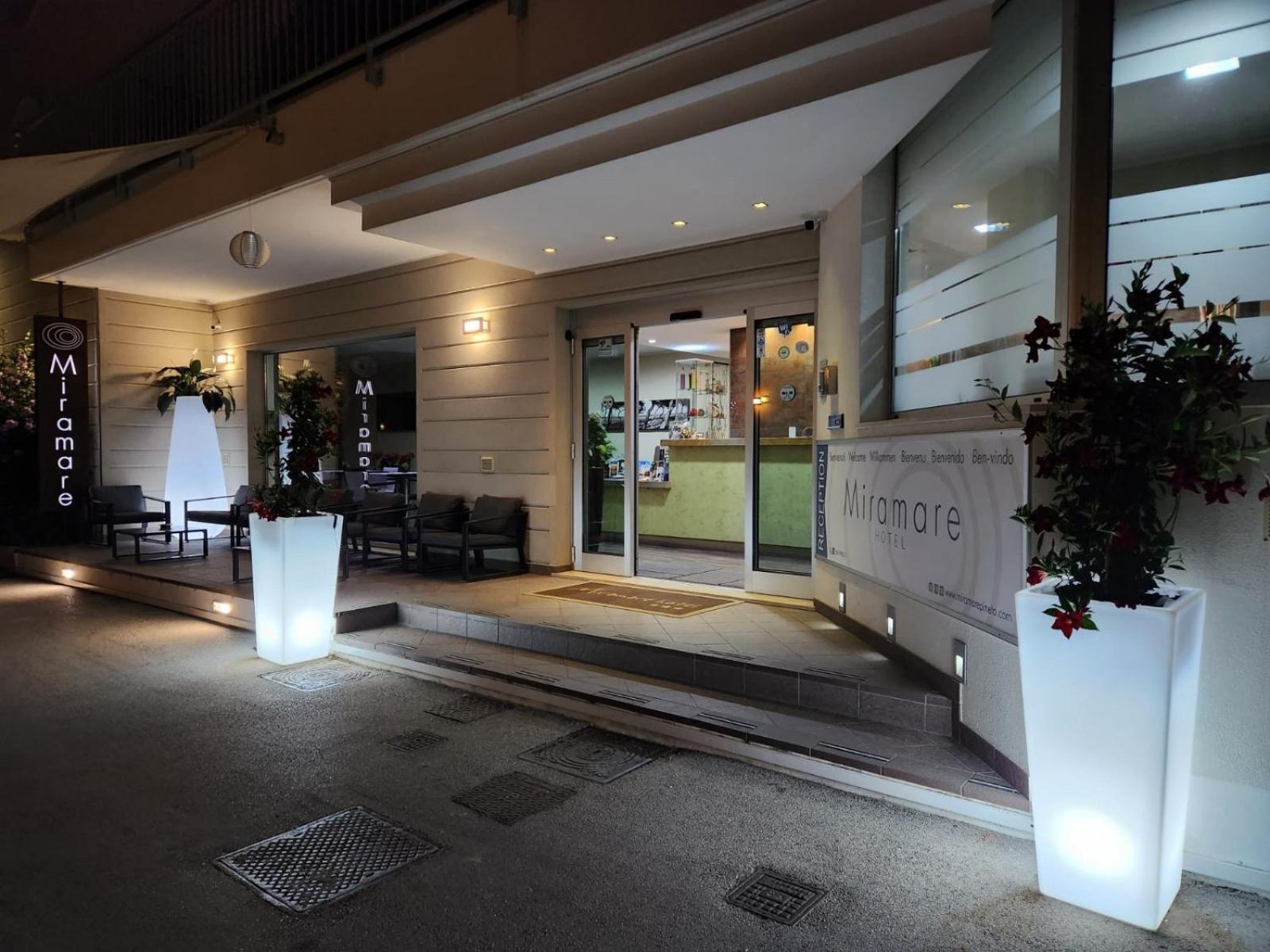Hotel Miramare Pineto Exterior photo