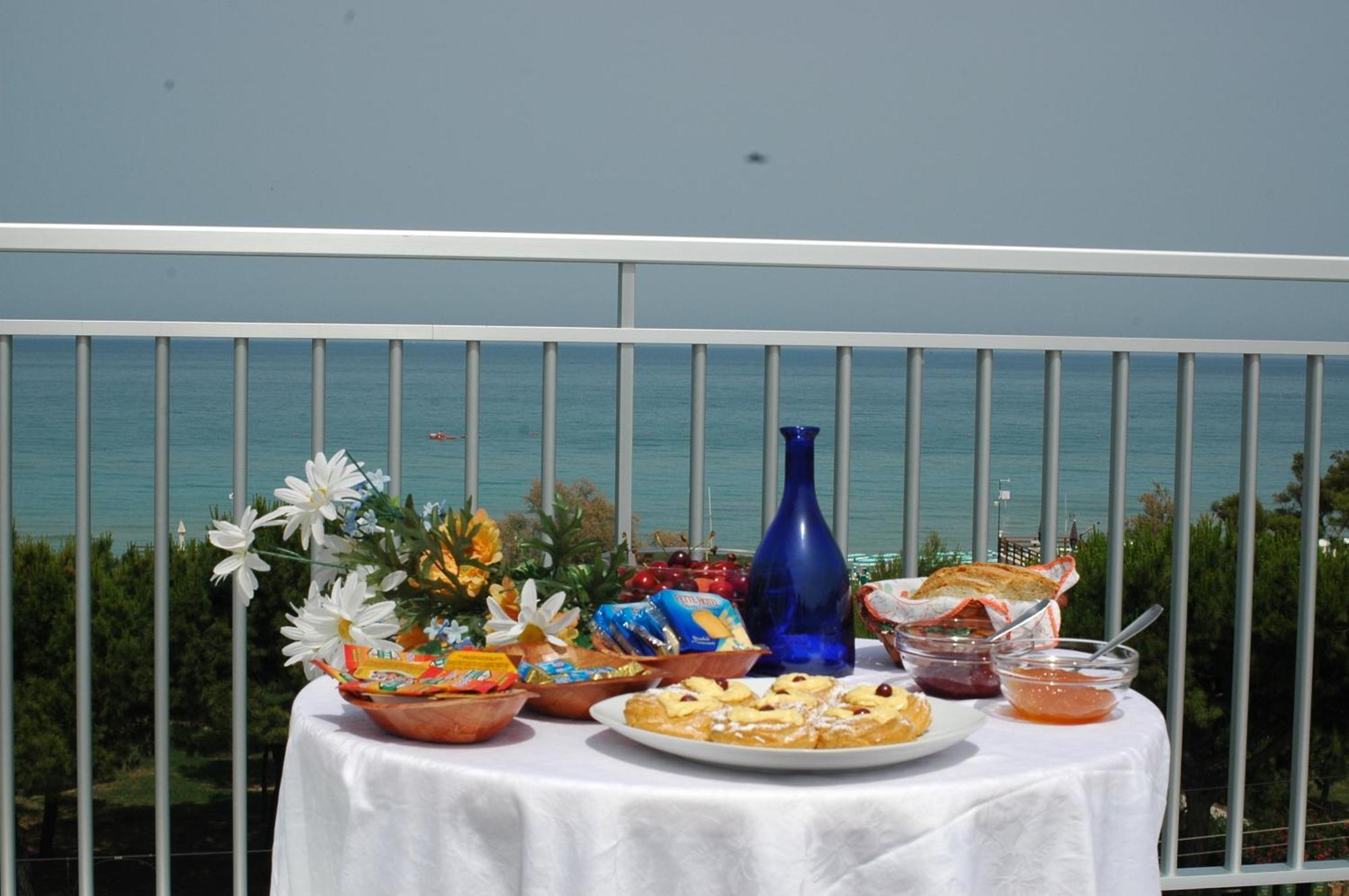 Hotel Miramare Pineto Exterior photo