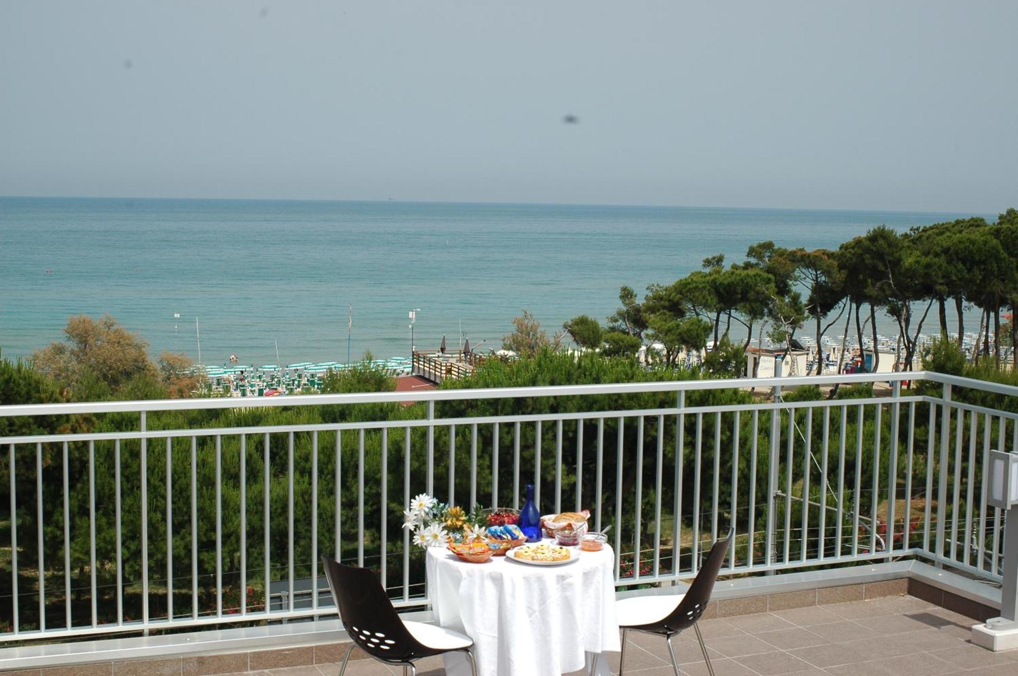 Hotel Miramare Pineto Exterior photo